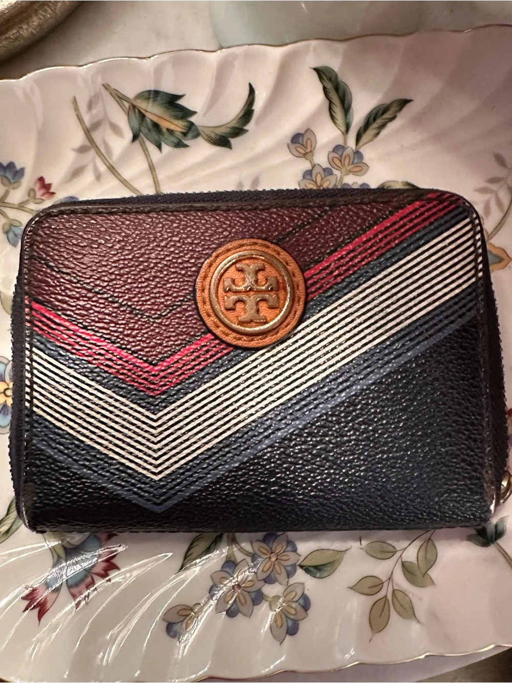 Authentic Tory Burch Chevron Zip Wallet in Navy, Burgundy & Cream with Gold Logo